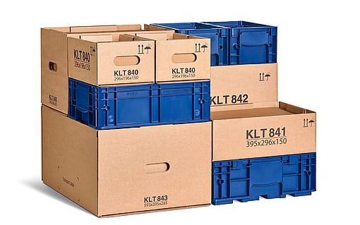 Üst üste istiflenmiş küçük yük taşıyıcılar