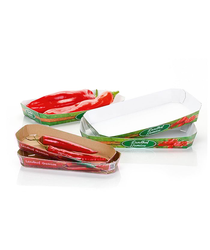 Taze sebzelerin bulunduğu küçük tepsiler.