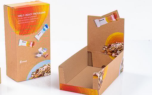 Rafta satılmaya hazır ambalaj koleksiyonu.